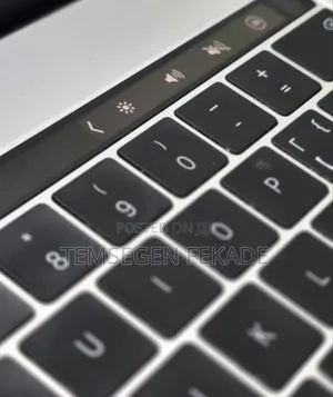 New Laptop Apple MacBook Pro 2016 16GB Intel Core i7 SSD 256GB