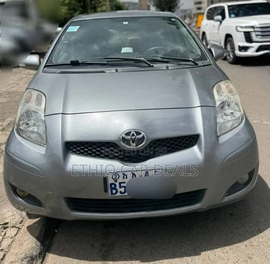 Toyota Yaris 2010 Silver