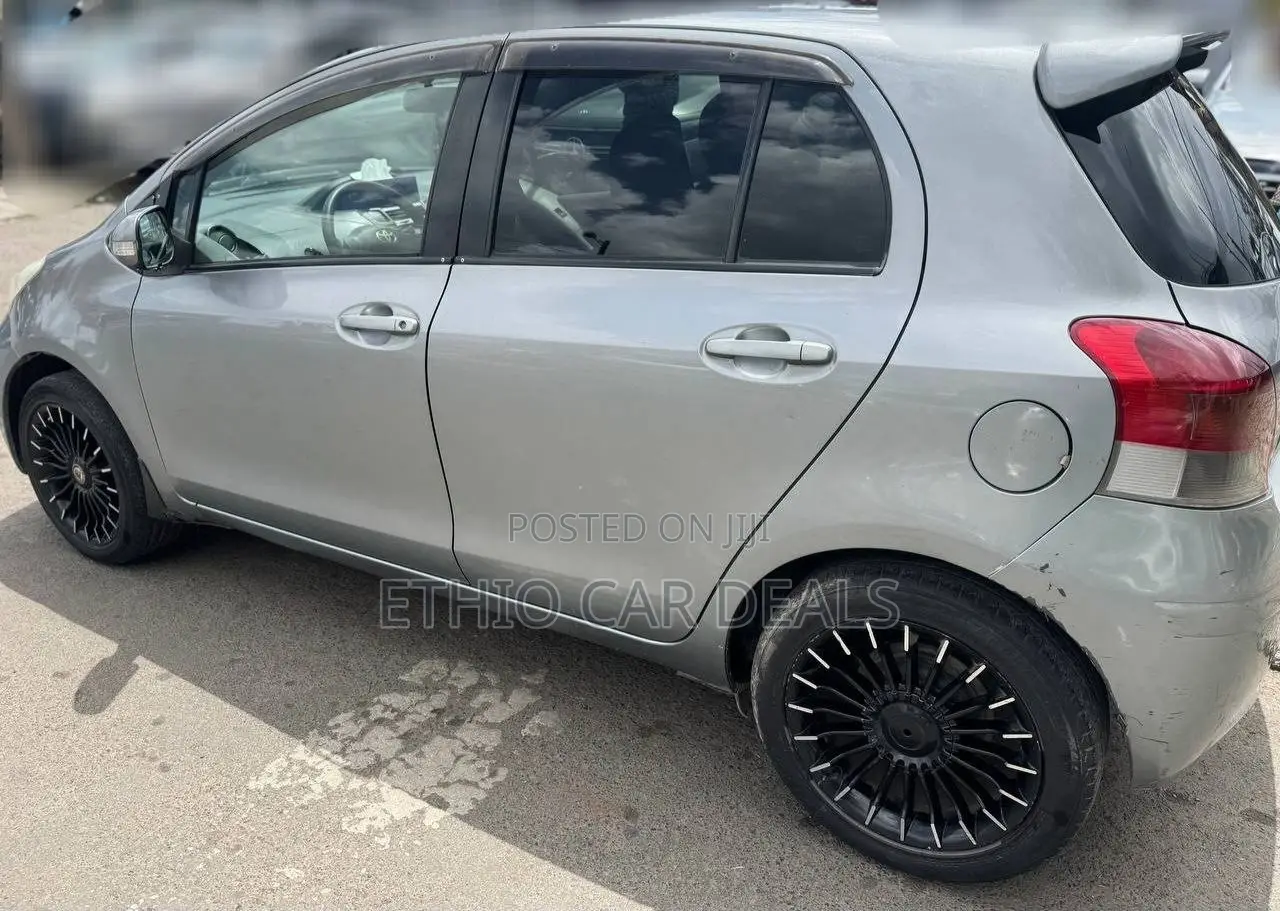 Toyota Yaris 2010 Silver