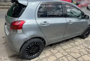 Toyota Yaris 2010 Silver