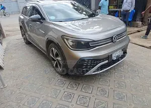 Volkswagen ID.6 2024 Gold