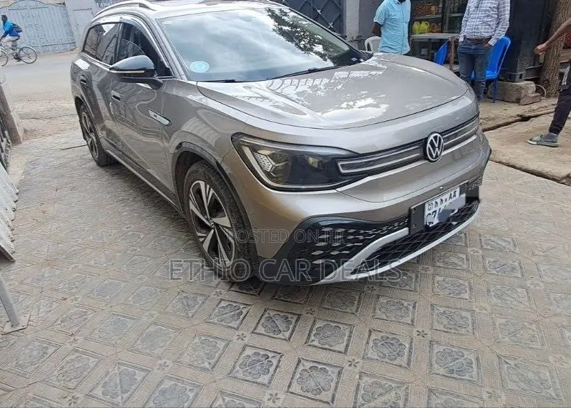 Volkswagen ID.6 2024 Gold