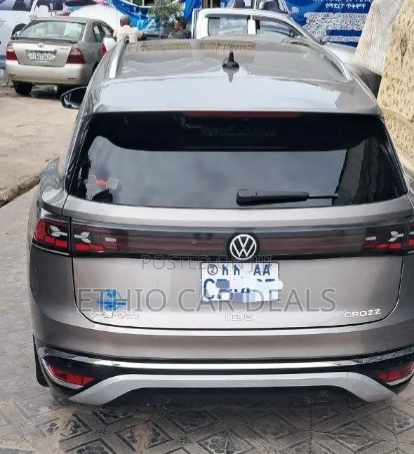 Volkswagen ID.6 2024 Gold