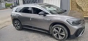 Volkswagen ID.6 2024 Gold