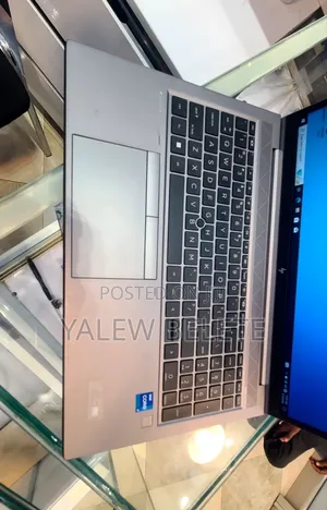 New Laptop HP ZBook Firefly G8 16GB Intel Core i7 SSD 512GB