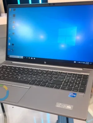 New Laptop HP ZBook Firefly G8 16GB Intel Core i7 SSD 512GB