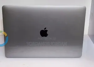 New Laptop Apple MacBook Pro 2017 8GB Intel Core i5 SSD 256GB