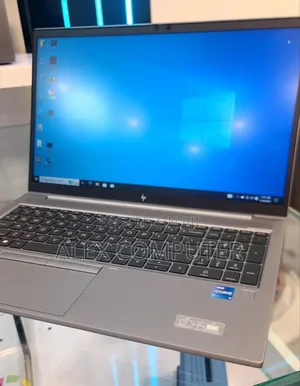 New Laptop HP ZBook Firefly G8 16GB Intel Core i7 SSD 512GB