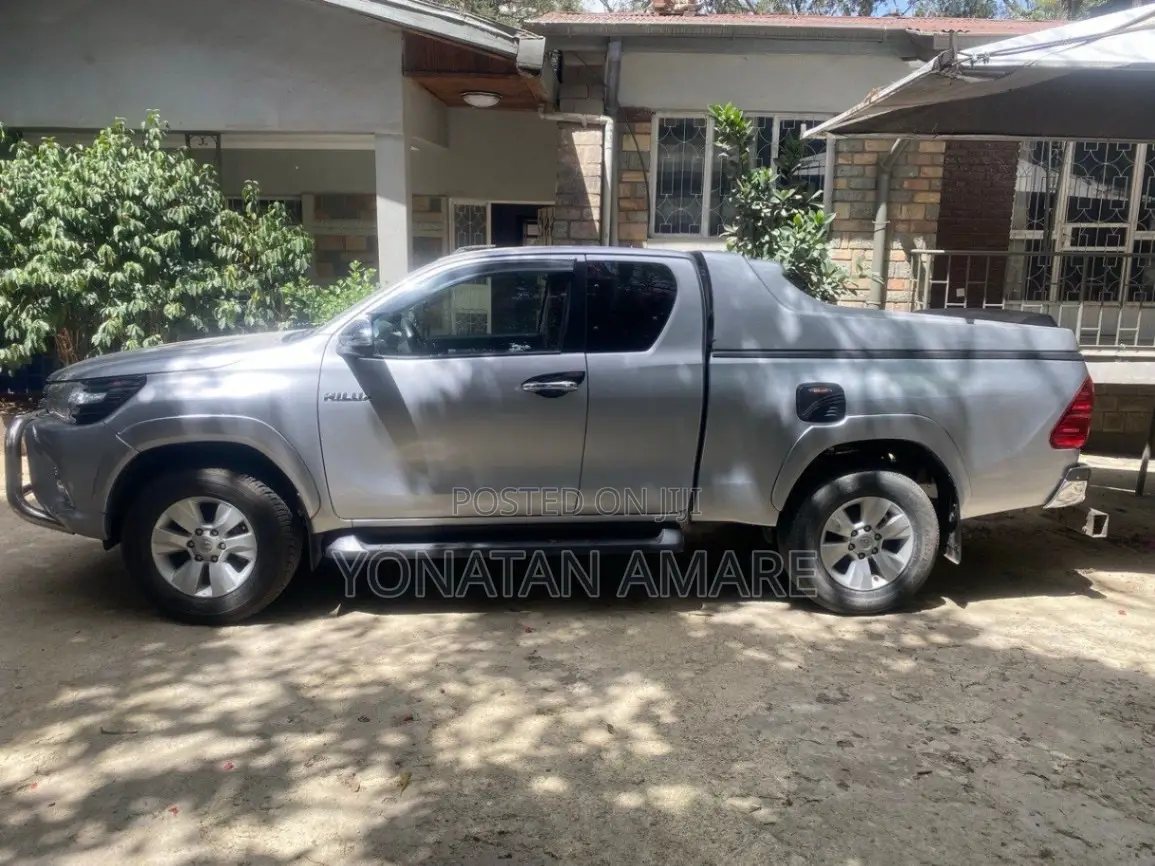 Toyota Hilux 2016 Silver