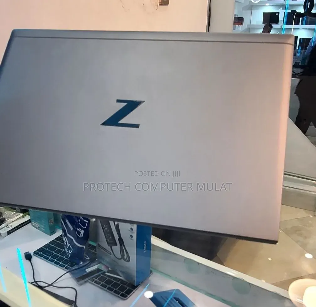 New Laptop HP ZBook Firefly G8 16GB Intel Core i7 SSD 512GB