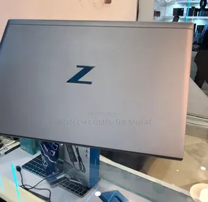 New Laptop HP ZBook Firefly G8 16GB Intel Core i7 SSD 512GB