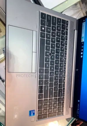 New Laptop HP ZBook Firefly G8 16GB Intel Core i7 SSD 512GB