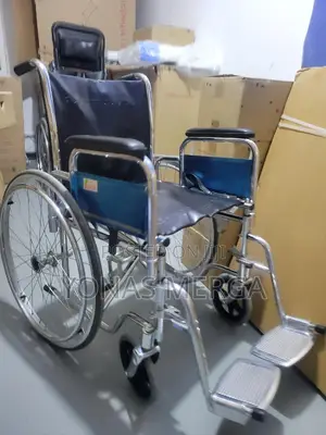 Normal Wheelchai恃巴.Seat Upholstery: Blue Pvc, Very Strong