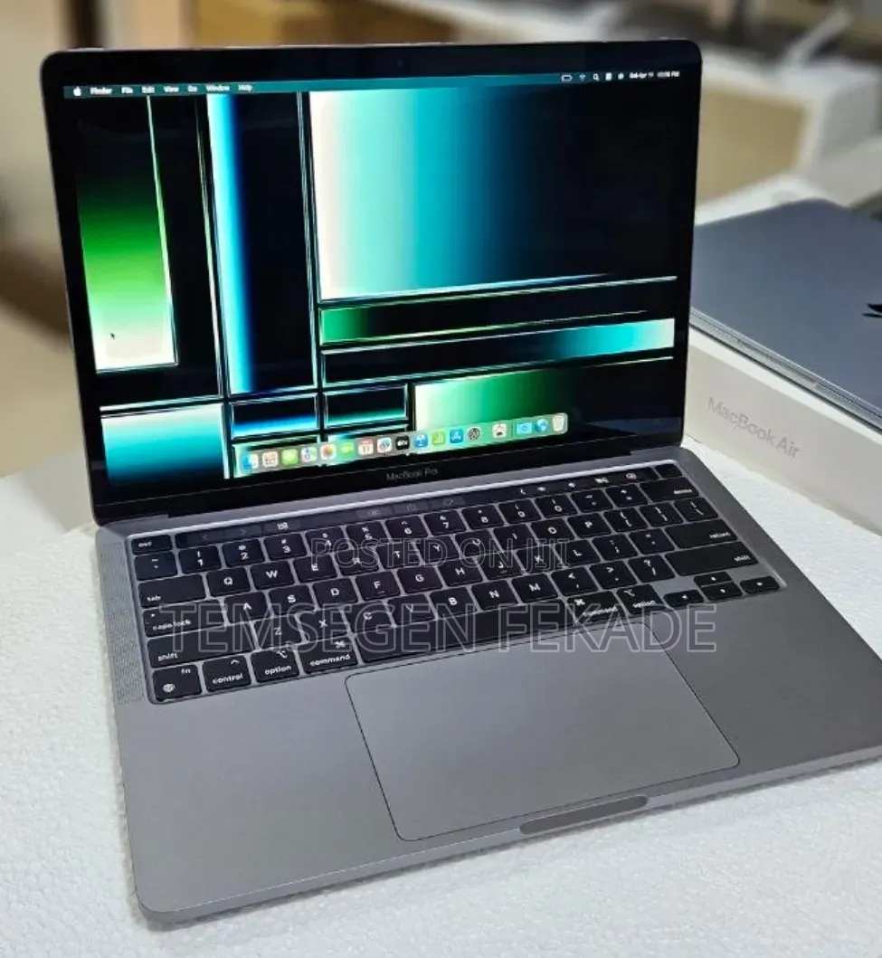 New Laptop Apple MacBook Pro 2022 M2 8GB Apple M2 SSD 256GB