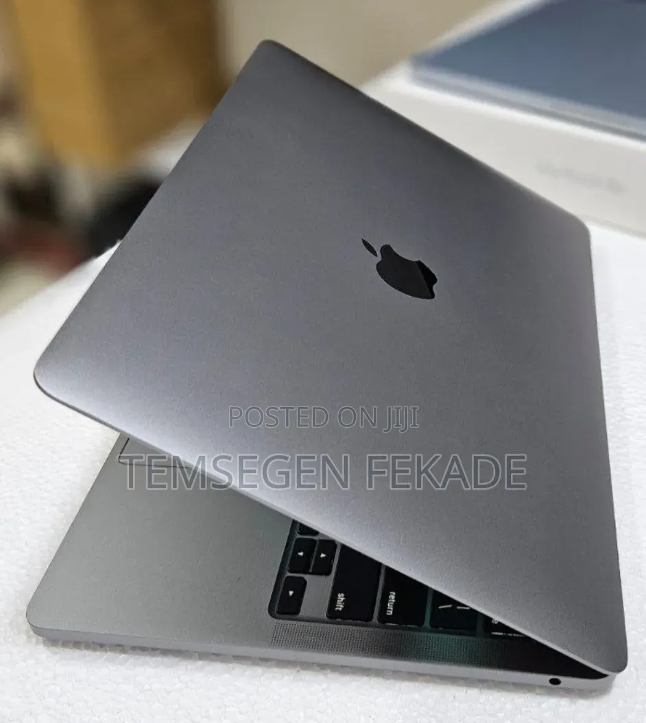 New Laptop Apple MacBook Pro 2022 M2 8GB Apple M2 SSD 256GB