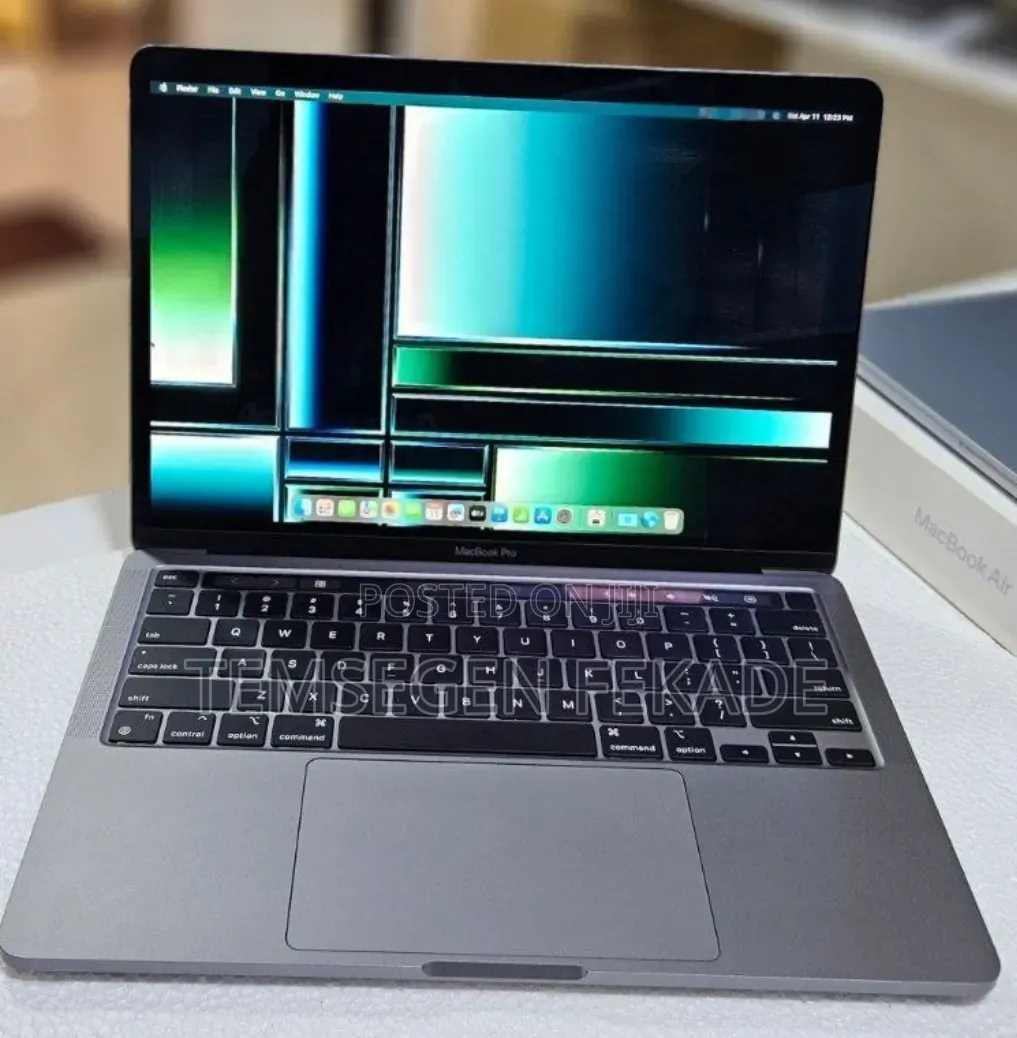 New Laptop Apple MacBook Pro 2022 M2 8GB Apple M2 SSD 256GB