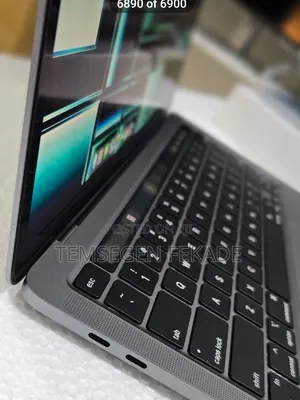 New Laptop Apple MacBook Pro 2022 M2 8GB Apple M2 SSD 256GB