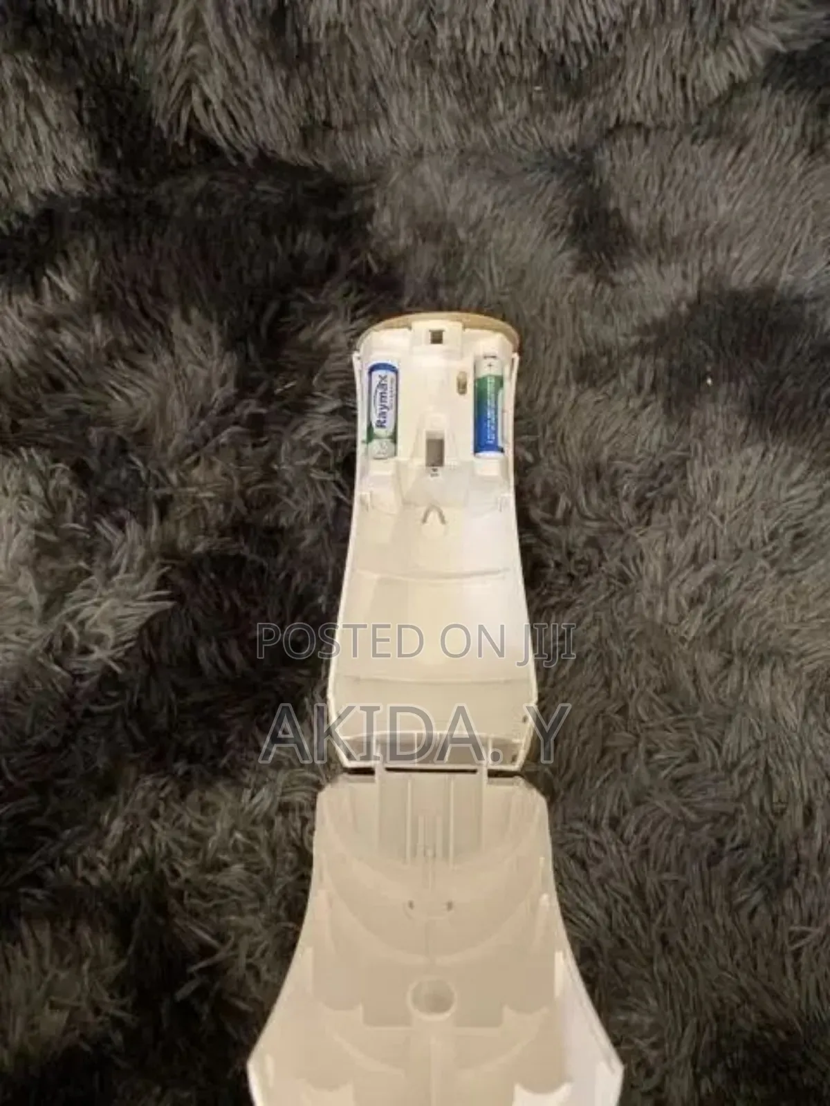 Automatic Air-freshener Sprayer Device With Spray Cans.