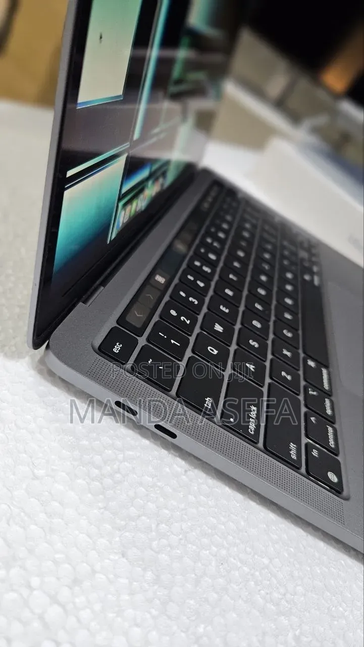 New Laptop Apple MacBook Pro 8GB Apple M2 SSD 256GB