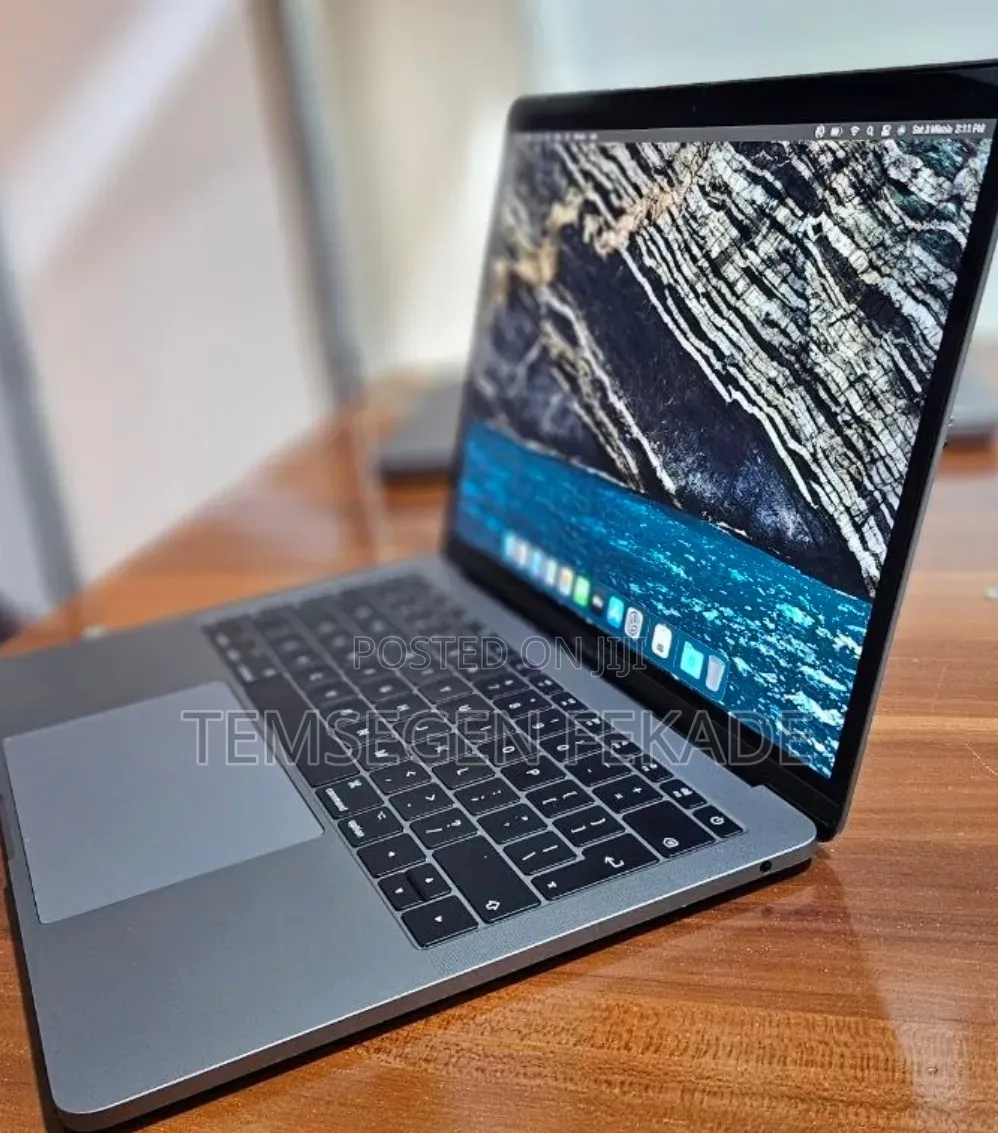 New Laptop Apple MacBook Pro 2017 8GB Intel Core i5 SSD 256GB