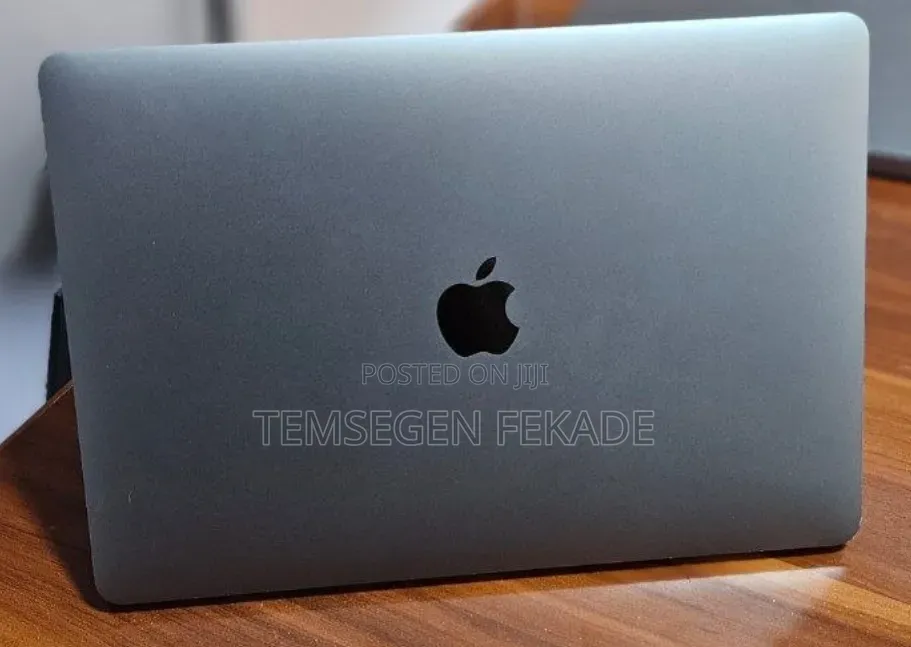 New Laptop Apple MacBook Pro 2017 8GB Intel Core i5 SSD 256GB