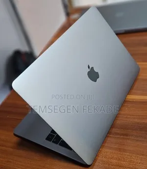 New Laptop Apple MacBook Pro 2017 8GB Intel Core i5 SSD 256GB