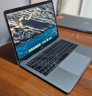 New Laptop Apple MacBook Pro 2017 8GB Intel Core i5 SSD 256GB