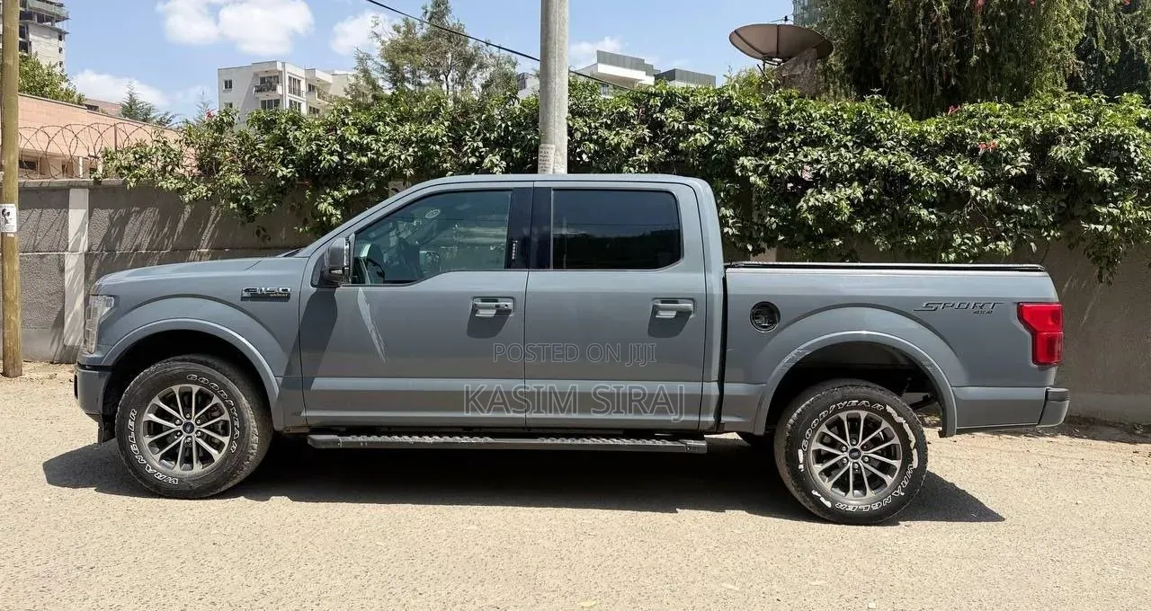 Ford F-150 Lariat 4x4 SuperCrew Cab Styleside 5.5 ft. box 145 in. WB
