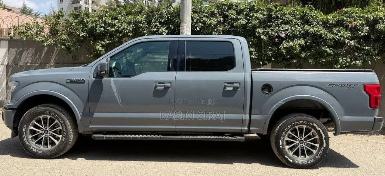 Ford F-150 Lariat 4x4 SuperCrew Cab Styleside 5.5 ft. box 145 in. WB