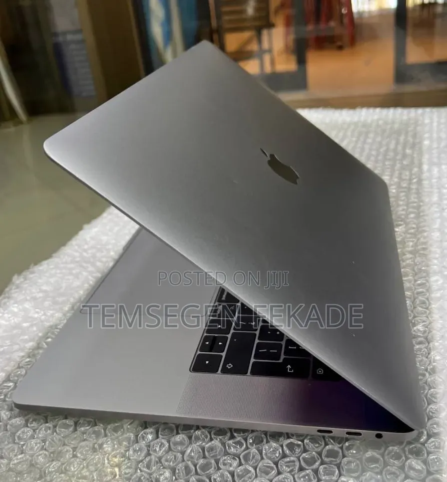 New Laptop Apple MacBook Pro 2017 16GB Intel Core i7 SSD 512GB