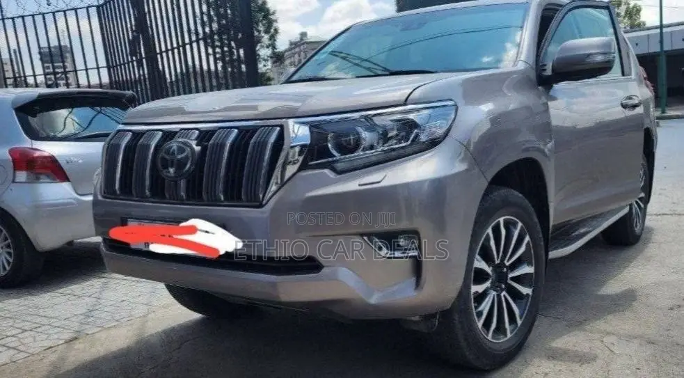 Toyota Land Cruiser Prado 2022 Silver