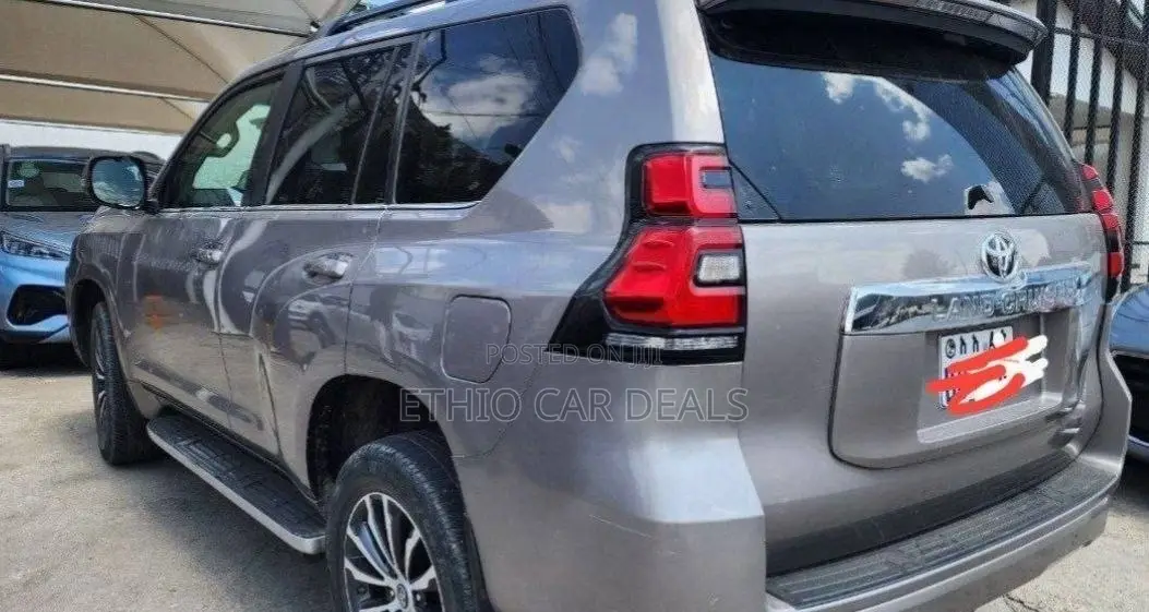 Toyota Land Cruiser Prado 2022 Silver