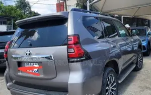 Toyota Land Cruiser Prado 2022 Silver