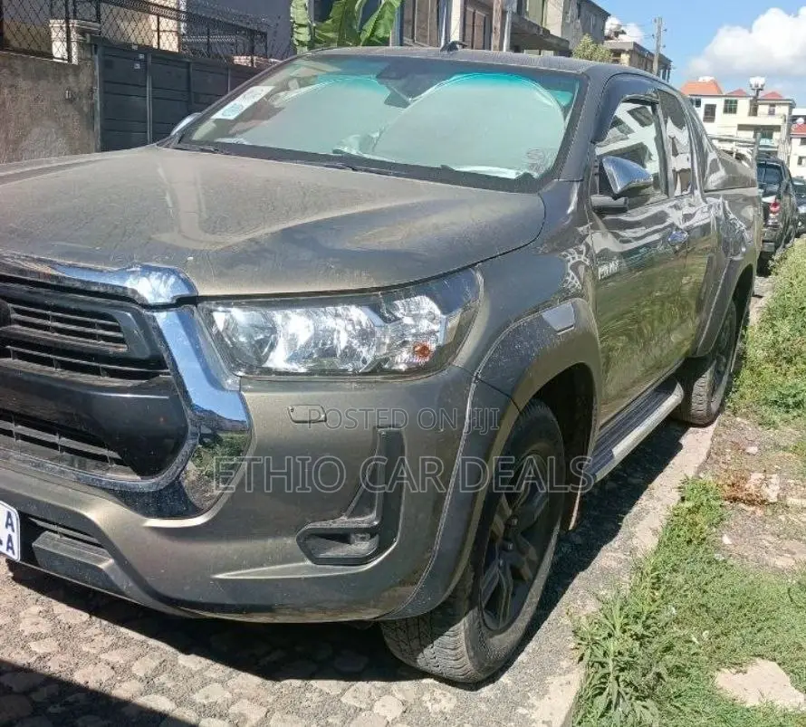 Toyota Hilux 2021 Beige