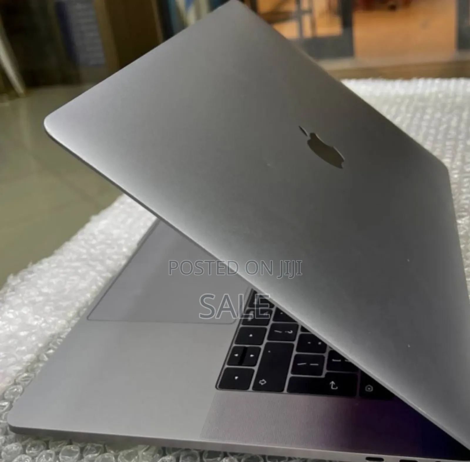 New Laptop Apple MacBook Pro 2019 16GB Intel Core i7 SSD 512GB