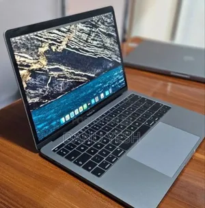 New Laptop Apple MacBook Pro 2017 8GB Intel Core i5 SSD 256GB