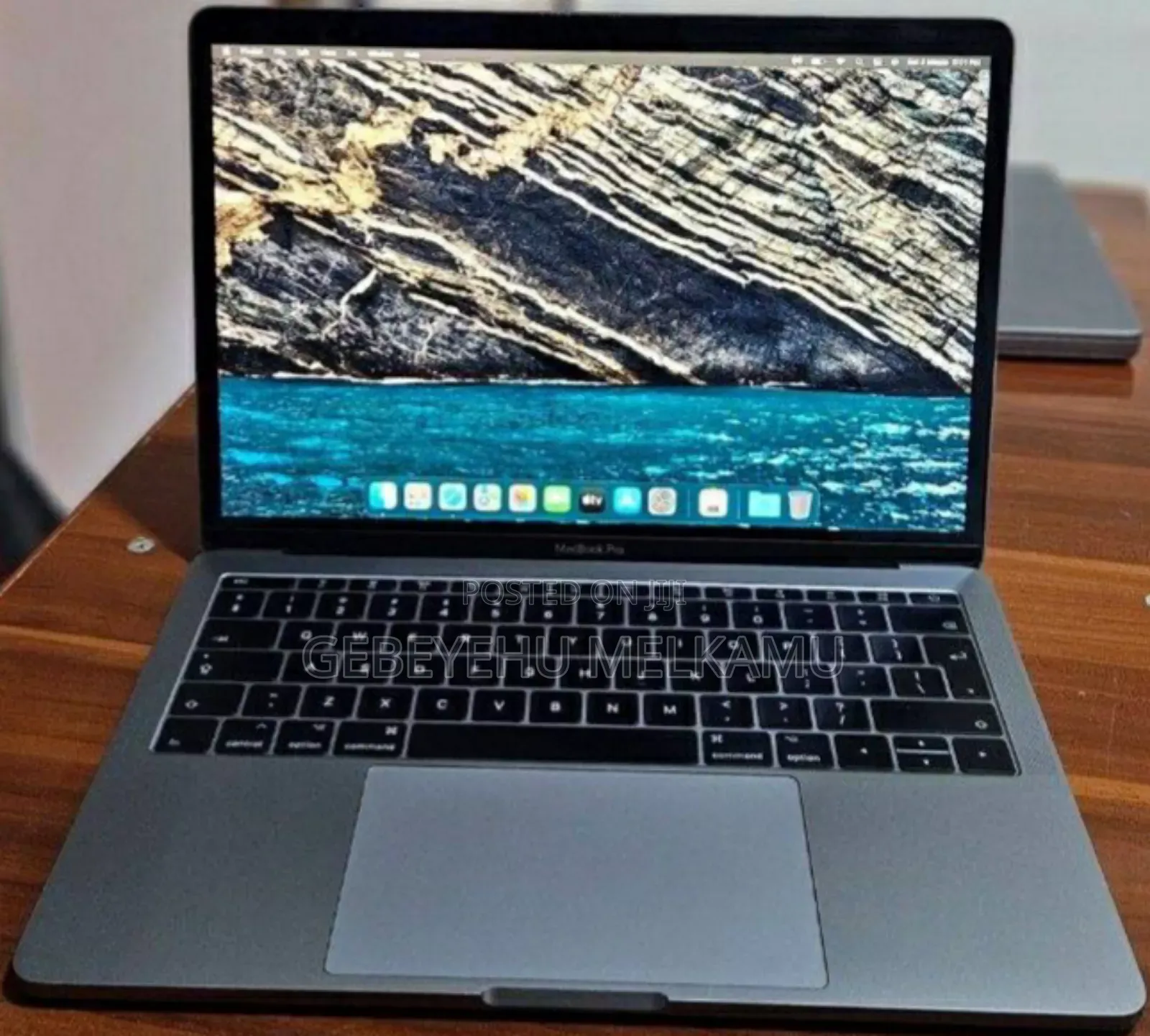 New Laptop Apple MacBook Pro 2017 8GB Intel Core i5 SSD 256GB