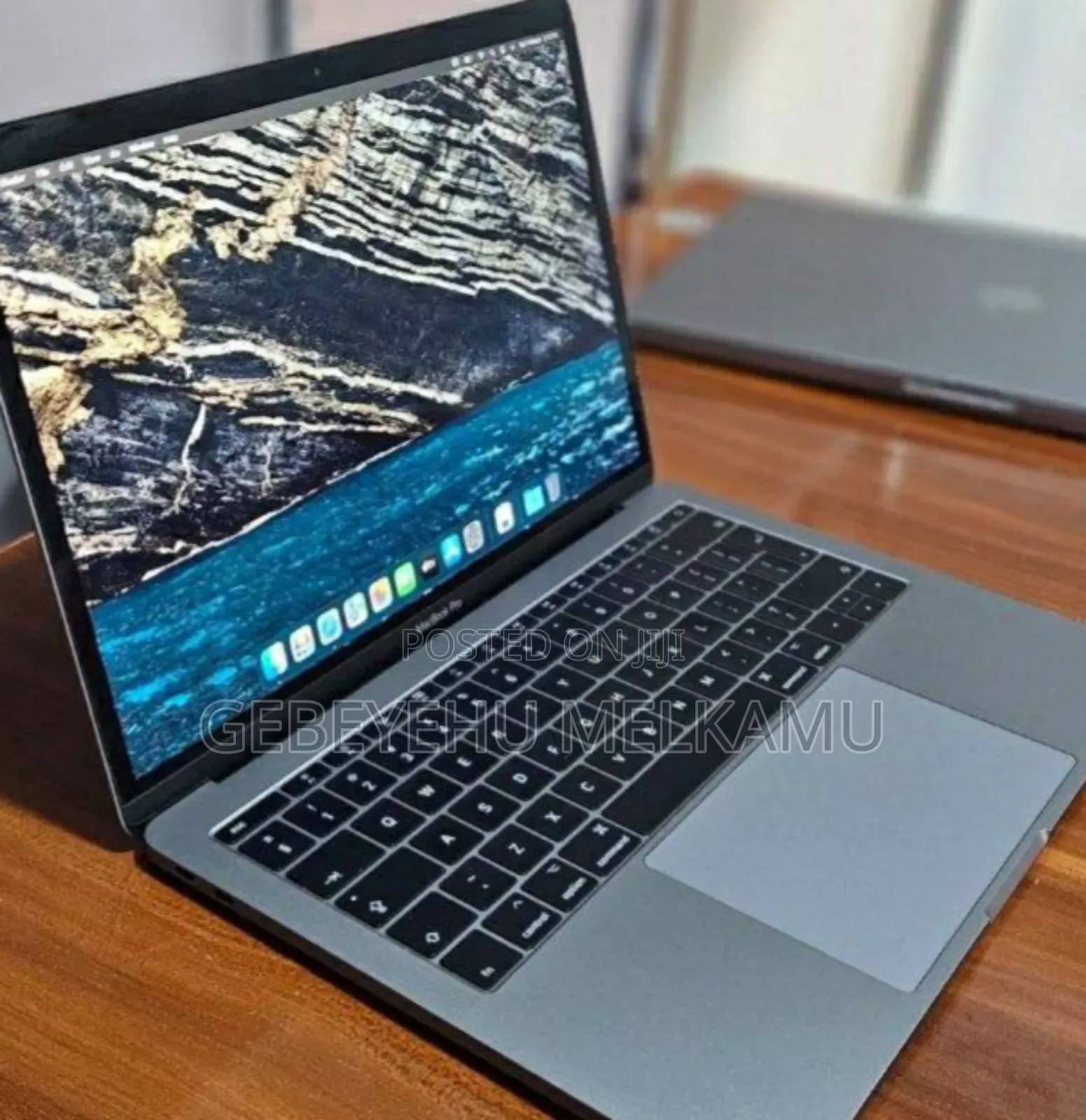 New Laptop Apple MacBook Pro 2017 8GB Intel Core i5 SSD 256GB