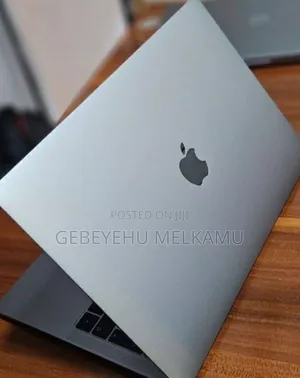 New Laptop Apple MacBook Pro 2017 8GB Intel Core i5 SSD 256GB