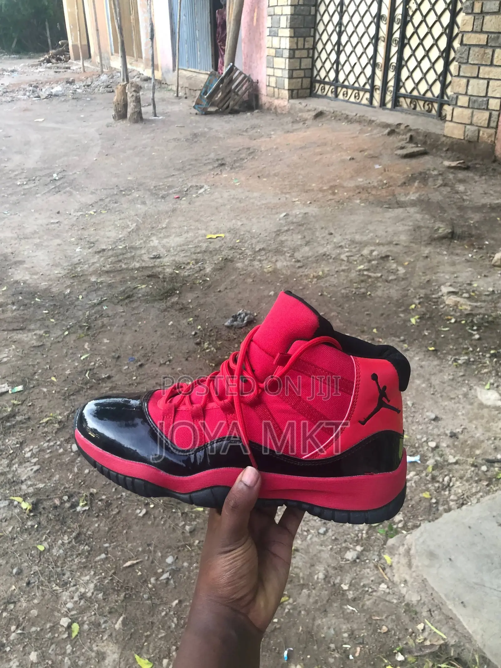 Nike Air Jordan 11 Retro Vibrant "Gym Red"