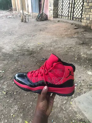 Nike Air Jordan 11 Retro Vibrant "Gym Red"