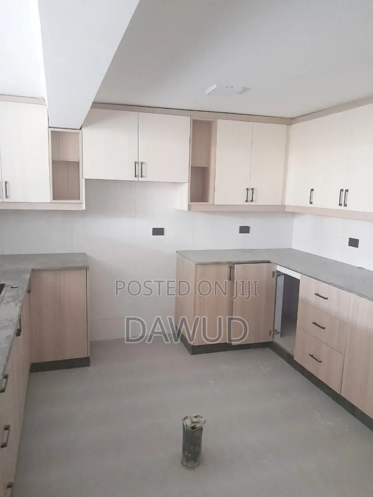 Furnished 6bdrm Apartment in Vila Bet, Bole for sale