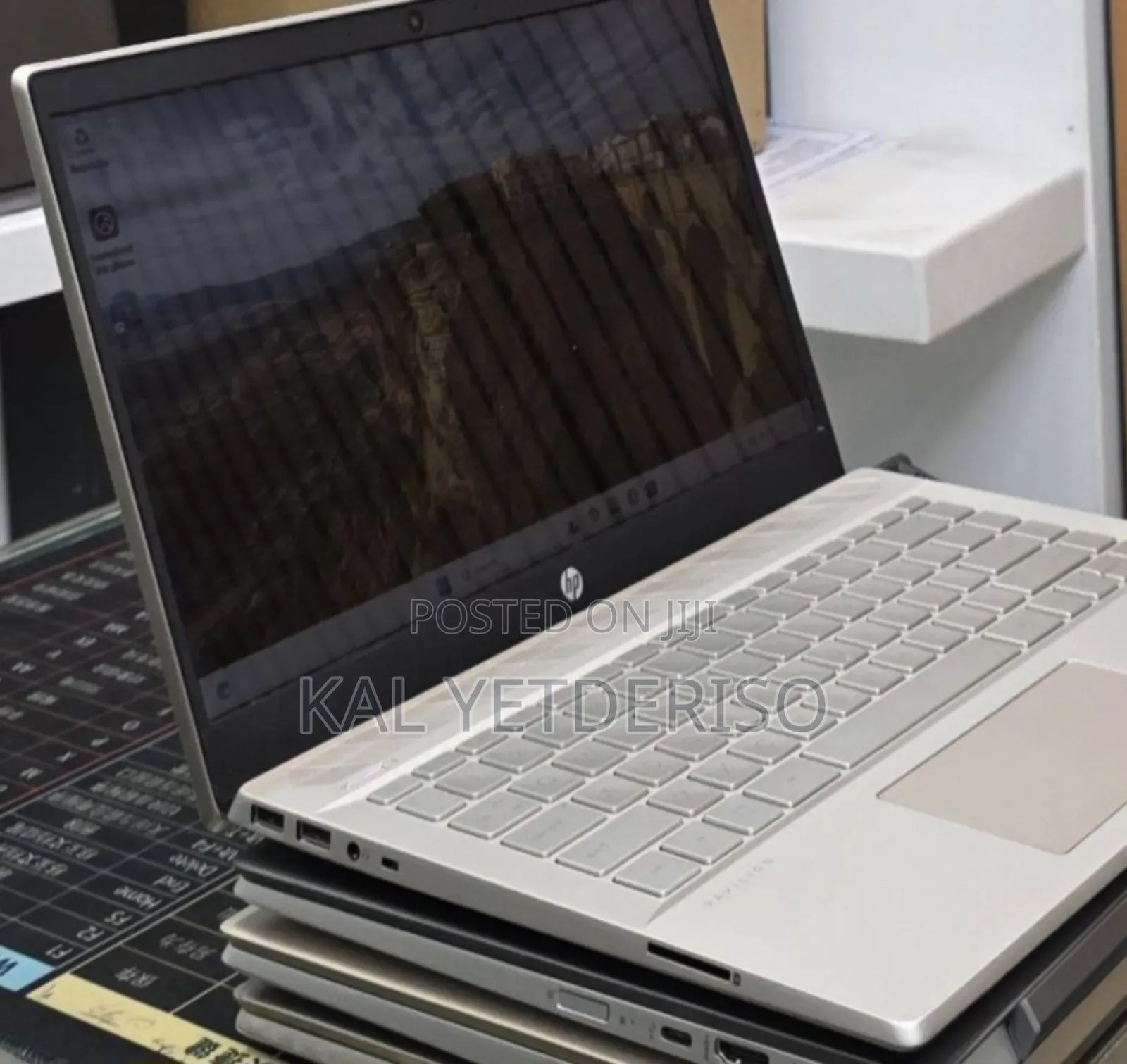New Laptop HP Pavilion 11 8GB Intel Core i5 SSD 512GB