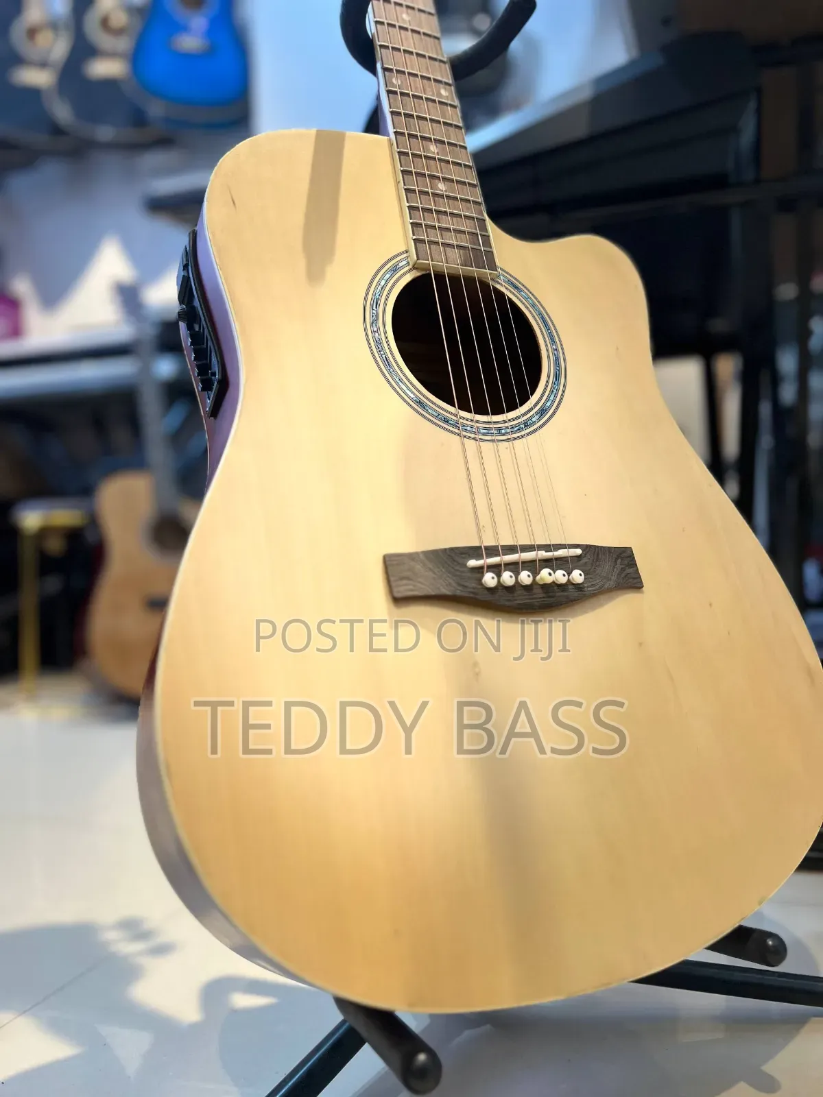 Box Guitar