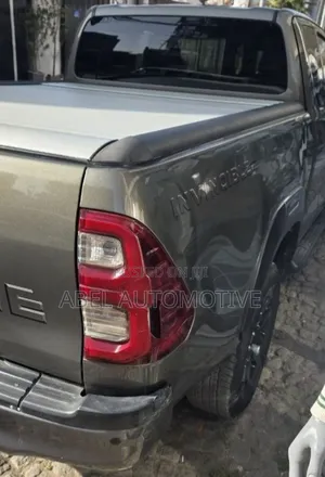 Toyota Hilux 2021 Gray