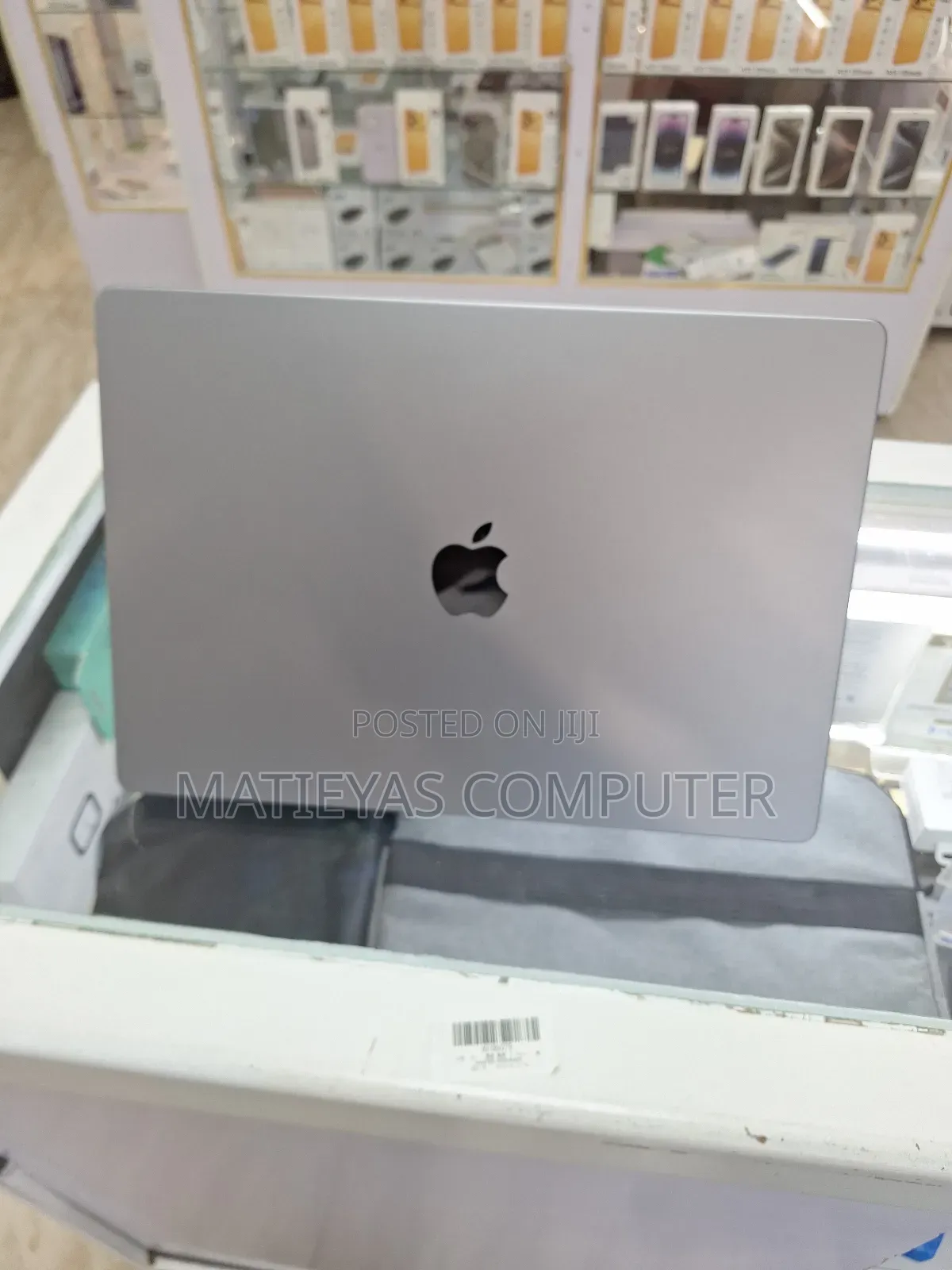 New Laptop Apple MacBook Pro 2021 M1 32GB Apple M1 Max SSD 1T
