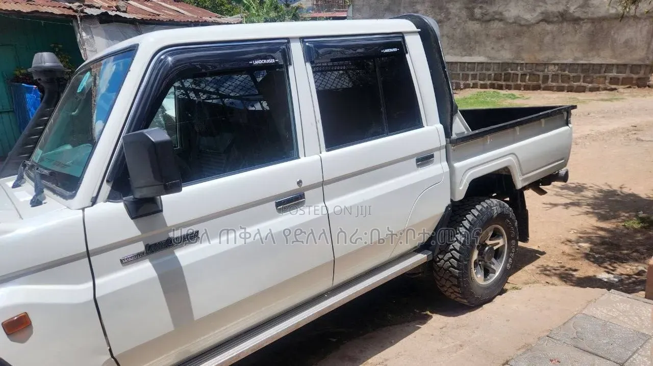Toyota Land Cruiser 2019 Off white