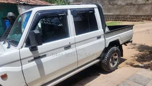 Toyota Land Cruiser 2019 Off white