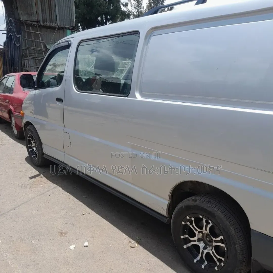 Toyota HiAce 2002 Silver