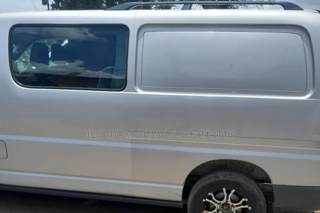 Toyota HiAce 2002 Silver